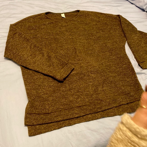 CY brand sweater size Large. Color Olive - Picture 1 of 4